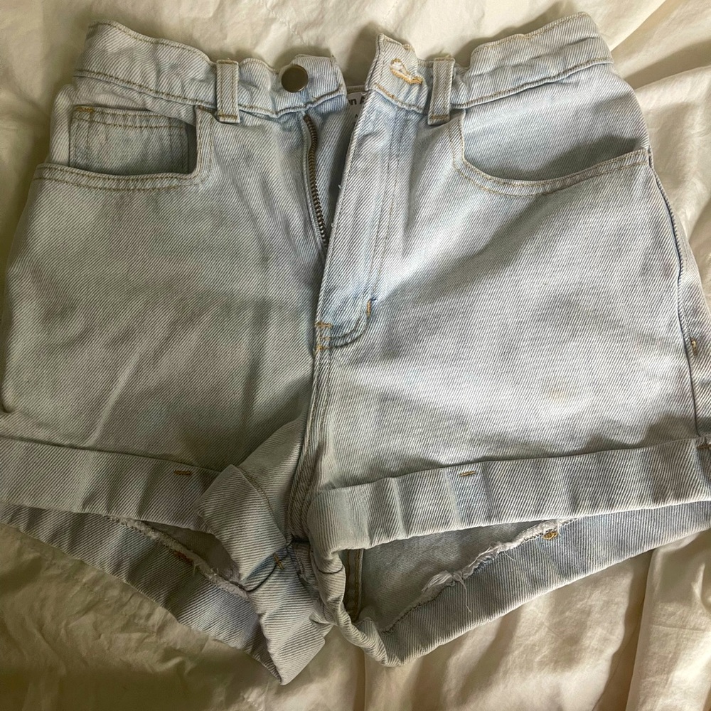 American Apparel Shorts Size 26. Runs small probably would fit a 24/25.